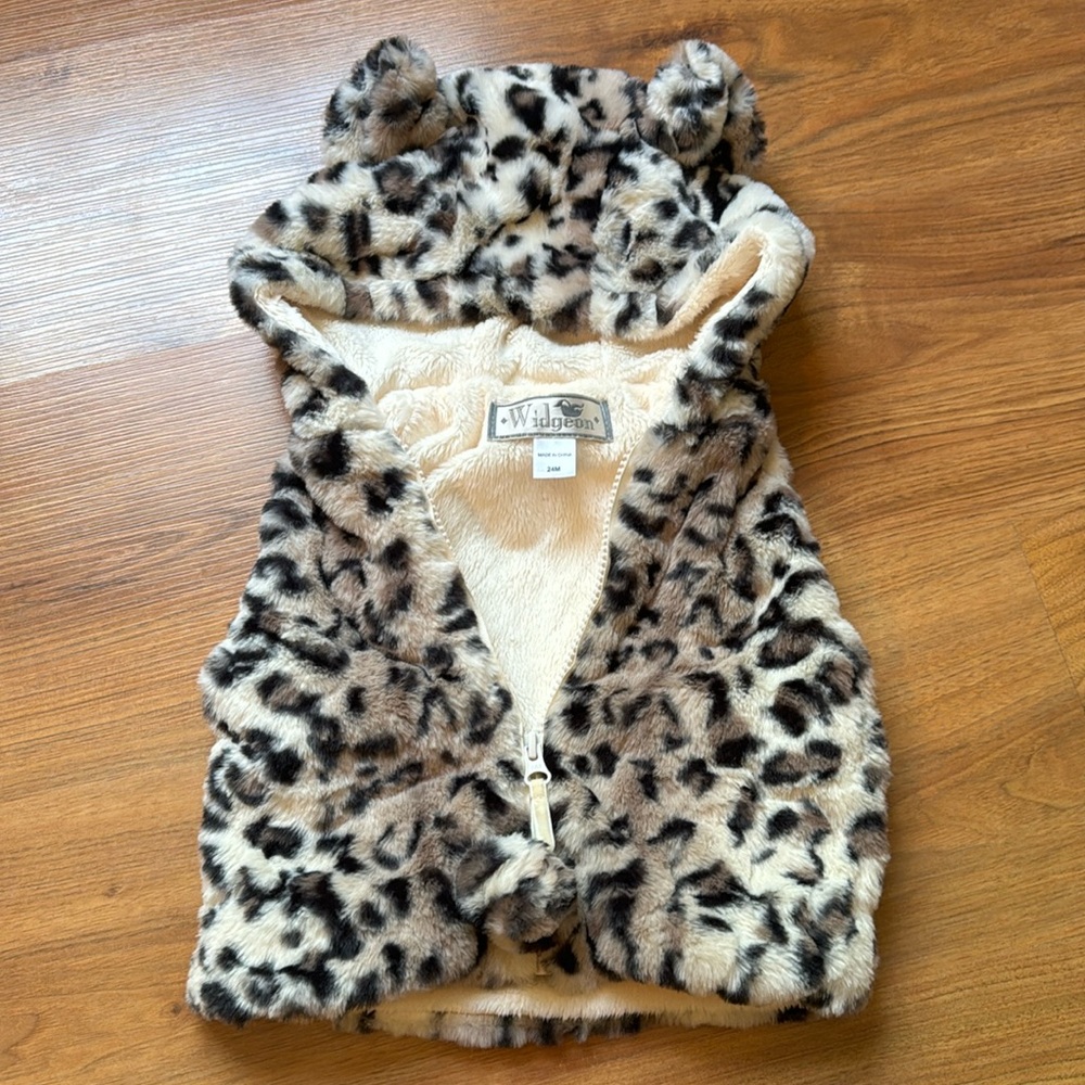 Faux fur leopard vest